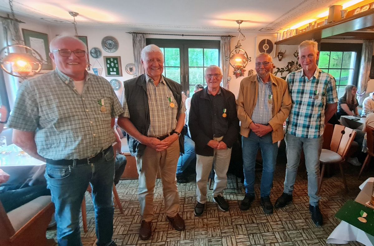 Die langjährigen Mitglieder Heinz Georg Uelhoff, Gerhard Hesse, Gerhard Riese, Martin Voss und Peter Bechheim (von links). von privat