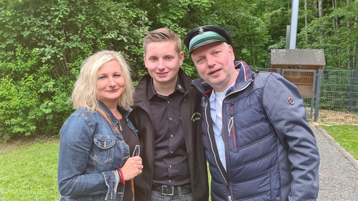 Das neue Kaiserpaar von Oberelspe: Guido Steffen und Elke Steffen-Heller mit Sohn Tony. von Nicole Voss