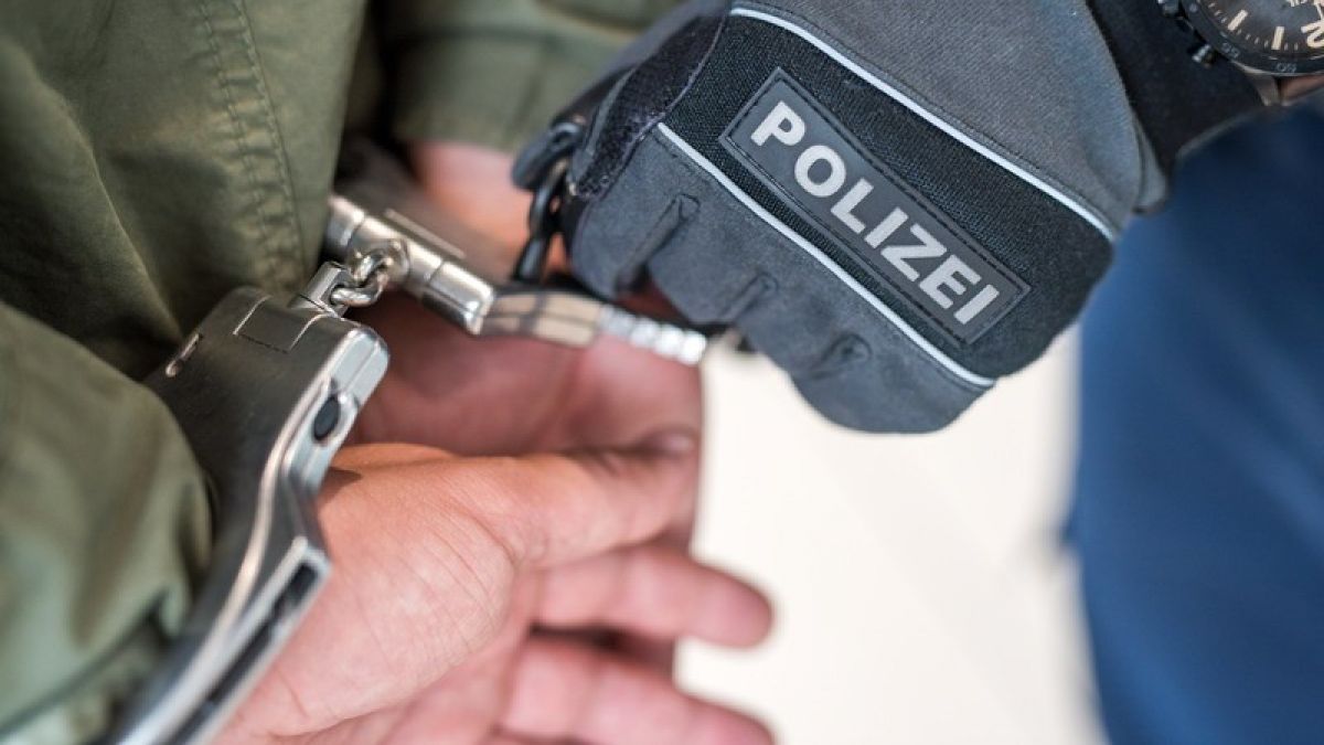 Symbolbild Festnahme, Handschellen von Symbolfoto: Bundespolizei