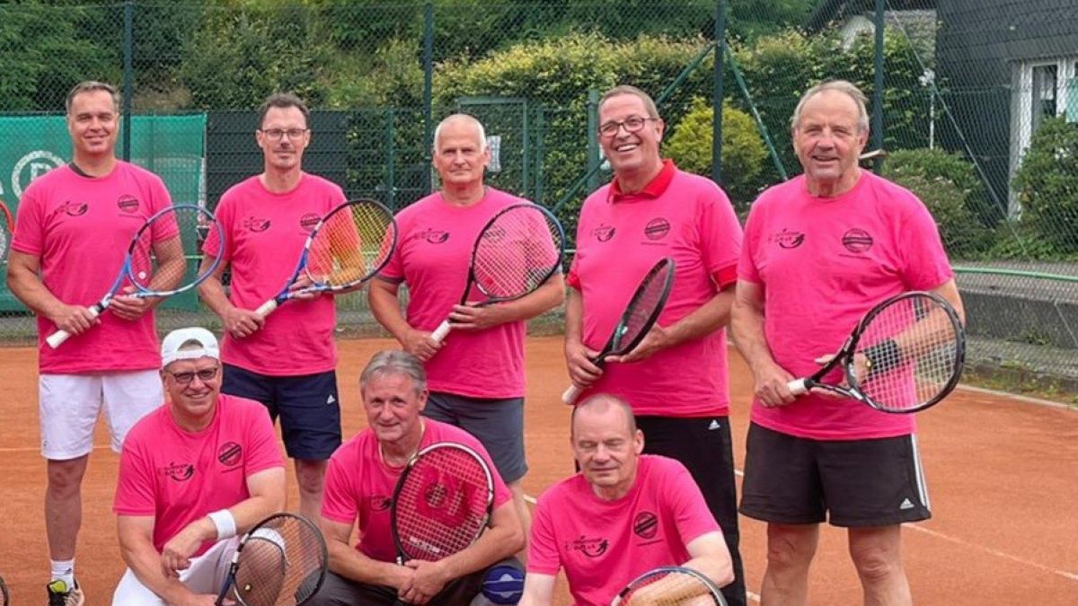 Die Mannschaft Herren 50 des Tennisclubs Kirchhundem. von privat