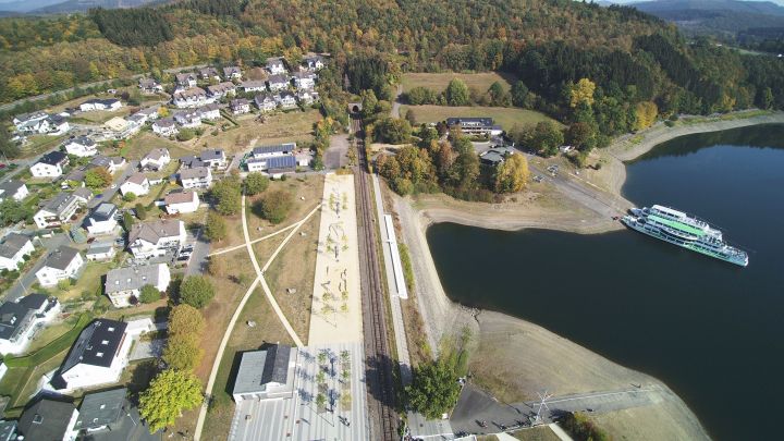 Die Uferpromenade in Sondern wurde mit Mitteln der REGIONALE 2013 finanziert.