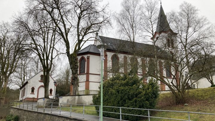 Die Kirche in Oberrahmede ist zwar nicht im 300-Meter-Radius, ist aber besonders vor...