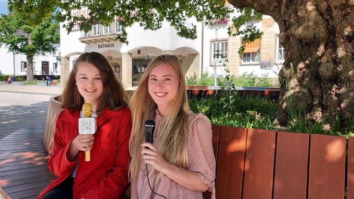 Joelle Kaloth (links) und Teresia Einhoff haben einen Azubi-Podcast in Attendorn gestartet. Die...