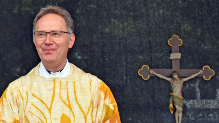 Pfarrer Johannes Hanmer plant die Rom-Reise.
