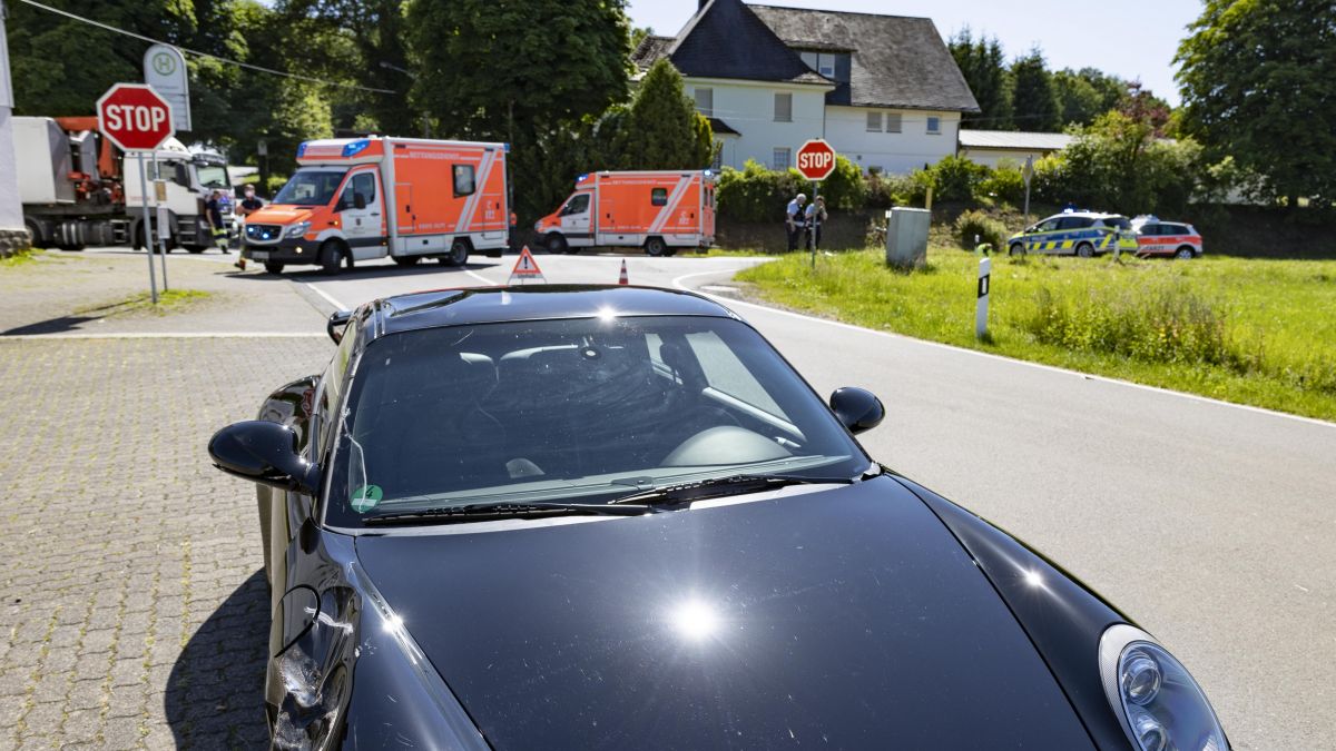 Ein schwerer Unfall hat sich am 14. Juni 2022 auf der Landstraße bei Girkhausen ereignet. von Kai Osthoff