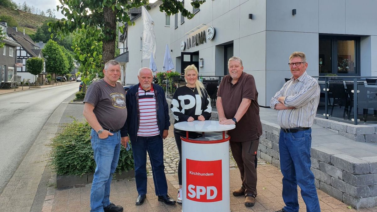 SPD Kirchhundem vor Ort: Christoph Troester, Herbert Märker, Mdl Christin Marie Stamm,  Martin Schädler, Peter Nelles (v.l.). von privat