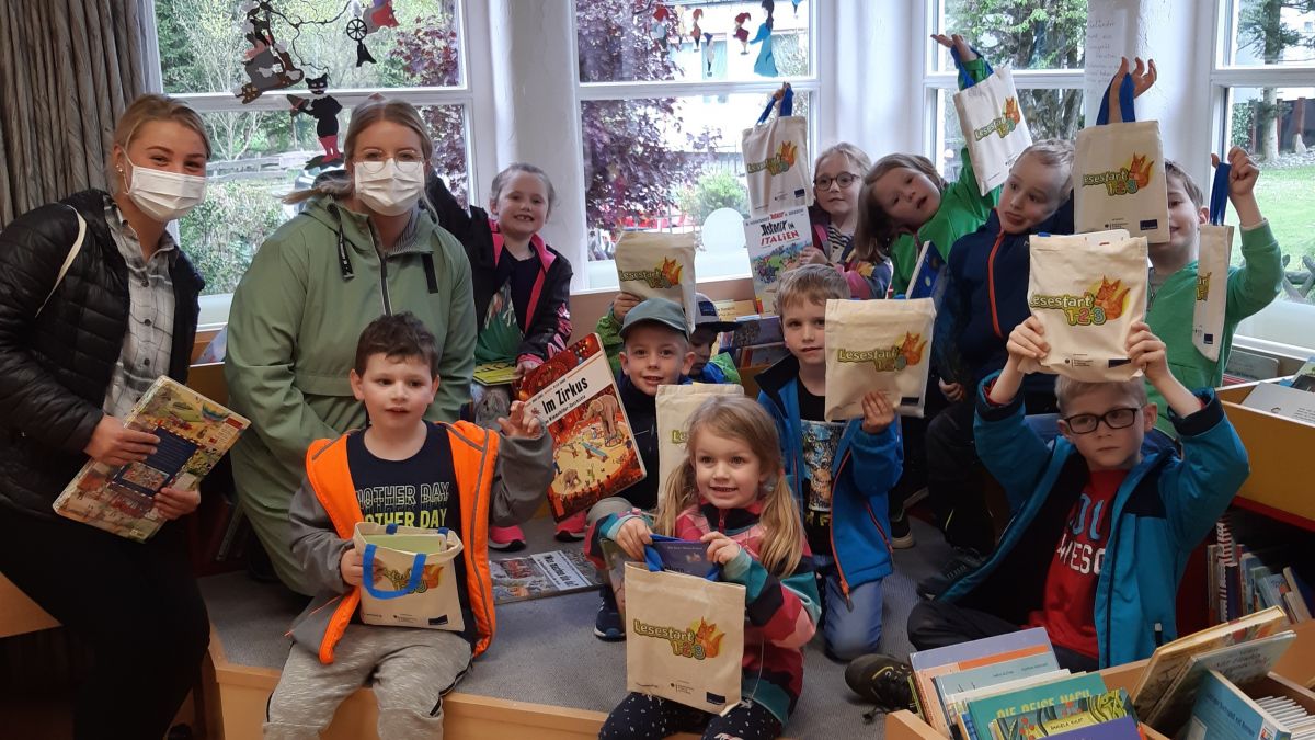 Die Vorschüler des Kindergarten Zauberwald besuchten die Bücherei in Langenei von privat