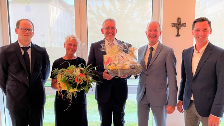 Von links: Stefan Wied (stellvertretender Geschäftsführer ZWS), Karin und Günter Padt, Theo...