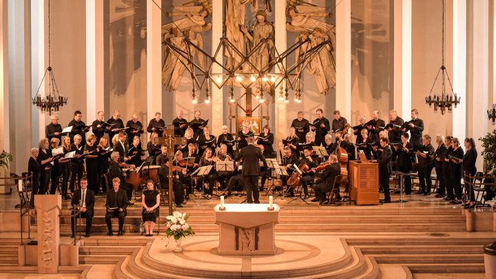 Der Kammerchor Olpe gab an Fronleichnam ein erfolgreiches Konzert unter neuer Leitung.
