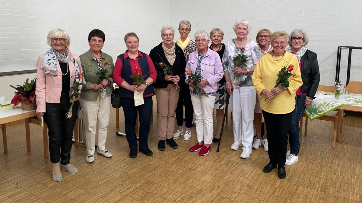 Die langjährigen Mitglieder und Helferinnen wurden mit Blumen und lobenden Worten belohnt. von privat