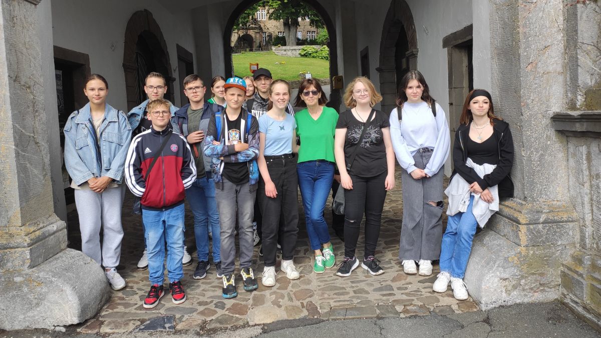 Eine Gruppe des „Herkunftssprachlichen Unterrichts (HSU) Polnisch“ aus Attendorn besuchte die Burg Schnellenberg. von privat