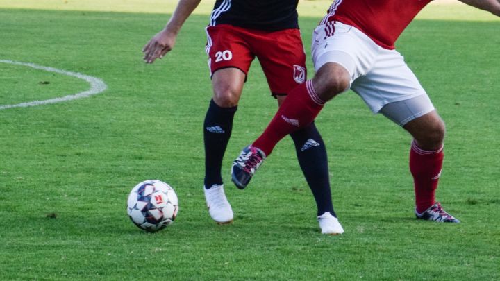 Fußball, Symbolfoto, Sportplatz, kicken, Bundesliga, Sport, Ball, Feld, Turnier, Wettkampf, WM,...