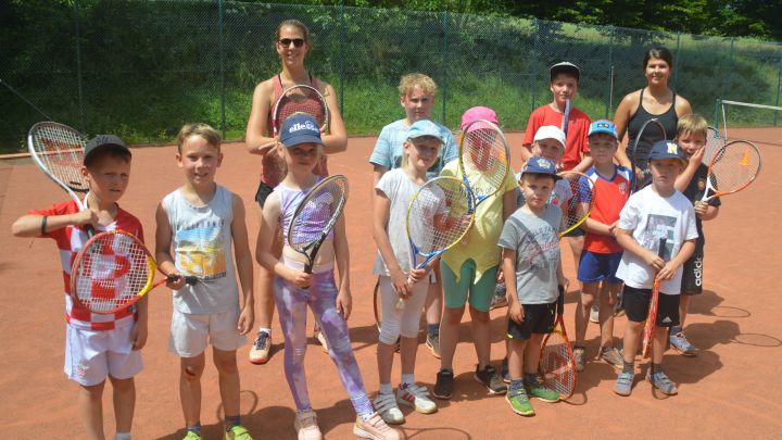 15 Kinder nahmen - trotz der Hitze - am Schnupper-Tennis teil.