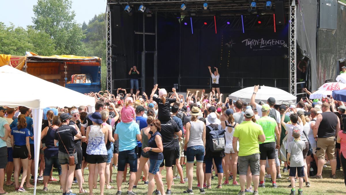 Auftakt zur Siegerehrung Leichtathletik Kinder. von privat