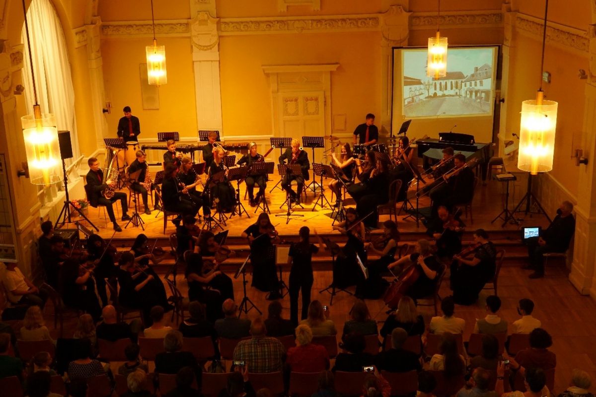 Das Schulorchester des Rivius-Gymnasiums. von privat