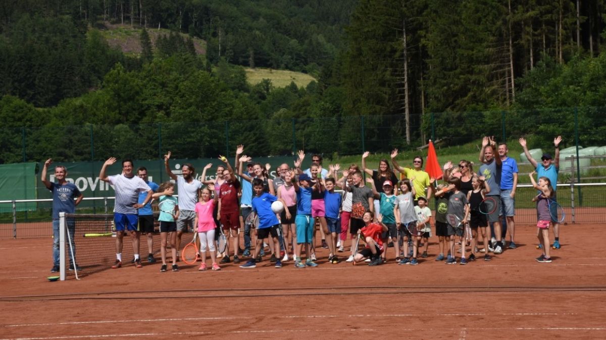 Der vergangene Aktionstag der Abteilung Tennis, die auch im Rahmen ihres 50-jährigen Jubiläums ein sportliches Angebot bereithält. von privat