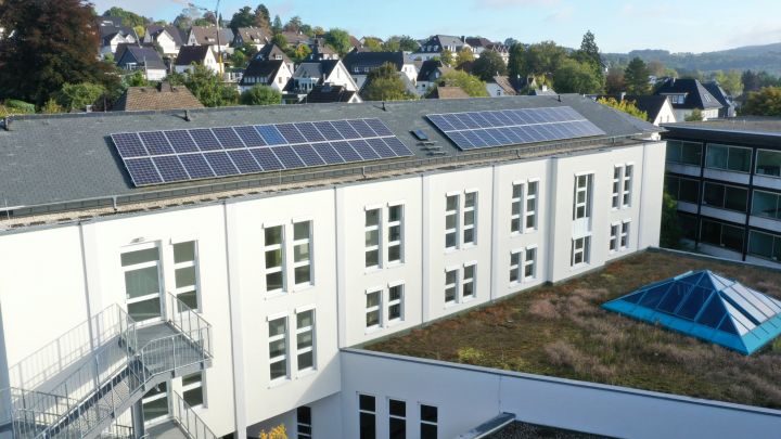 Das Städtische Gymnasium Olpe ist mit einer Photovoltaikanlage ausgestattet.