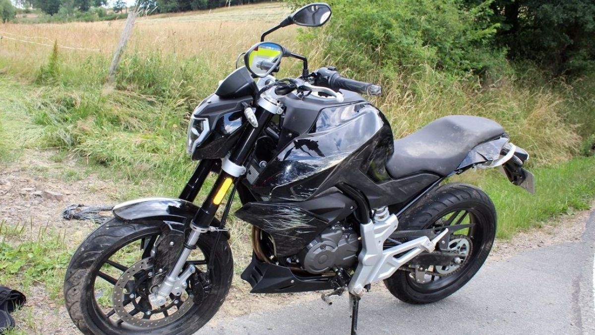 Das beschädigte Krad. von Polizei Olpe