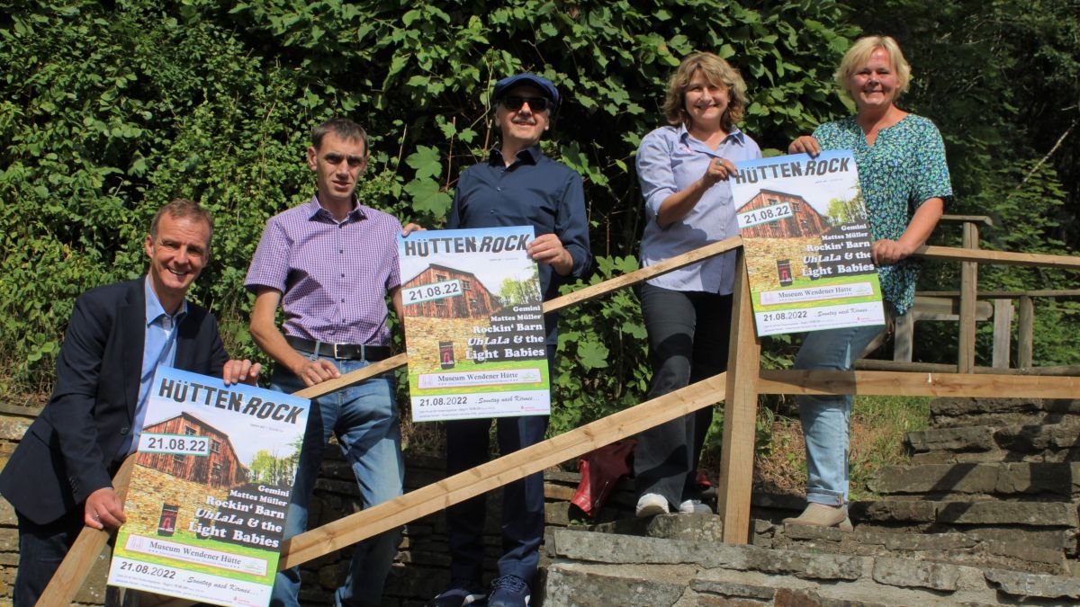 (v.l.n.r.): Freuen sich gemeinsam auf den „Hüttenrock 2022“: Bürgermeister Bernd Clemens, die Initiatoren Ludger Reuber und Bernward Koch, Museumsleitung Monika Löcken und Nicole Williams von der Gemeinde. von Michael Kunz