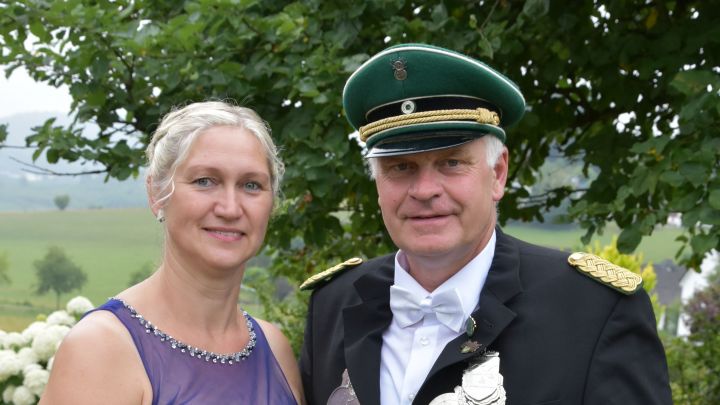 Bis zum Schützenfestsamstag in Biekhofen regieren Ludger und Nicole Cramer als Königspaar.