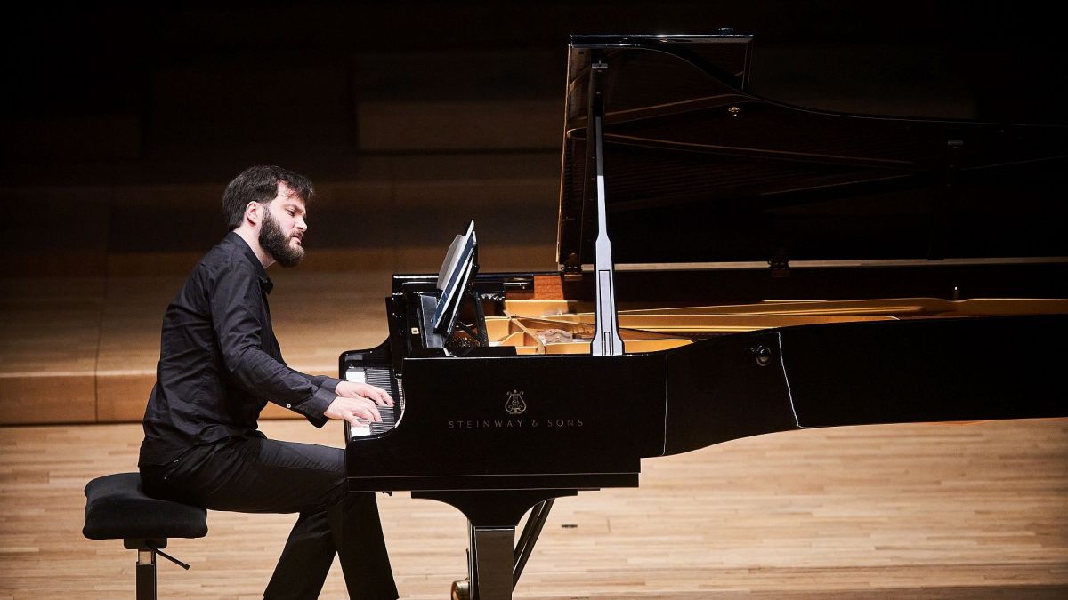 Der ukrainische Weltklasse-Pianist Antonii Baryshevskyi gibt tritt am Freitag, 19. August, in der Olper Stadthalle auf. von M. Stepien