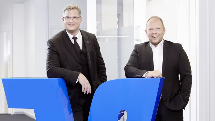Die Vorstandsmitglieder der Volksbank Olpe-Wenden-Drolshagen, Markus Stottmeyer (links) und Marco...