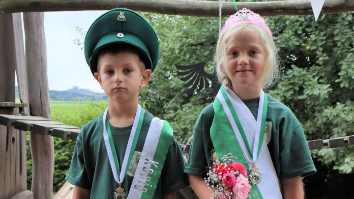 Das neue Iseringhauser Kinderkönigspaar: Adrian (6) und Emily (6).