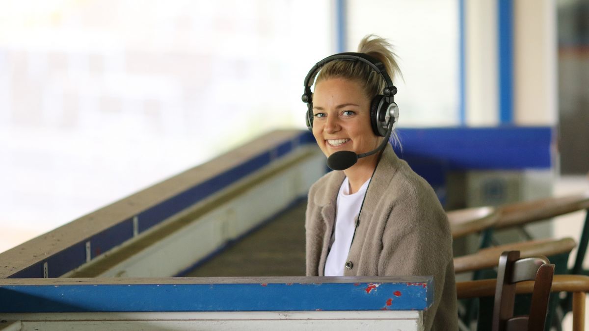 Christina Graf kommentiere sechs Spiele bei der Fußball-EM in England. von NDR / Lina Klünker