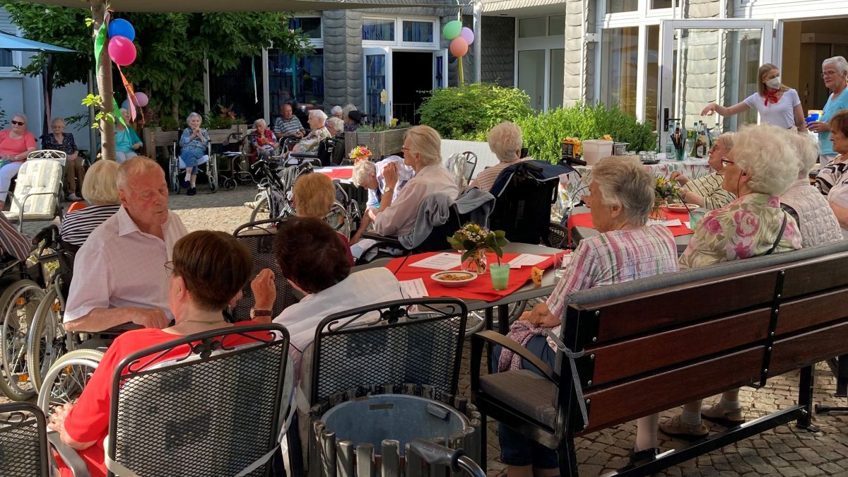 Die Senioren genossen das Sommerfest im St. Liborius-Haus. von privat