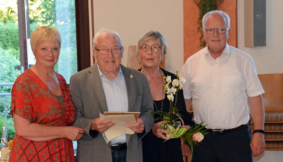 von links nach rechts: Maria Arns, Georg Kiner, Rita Link, Pastor Ludger Wollweber von privat