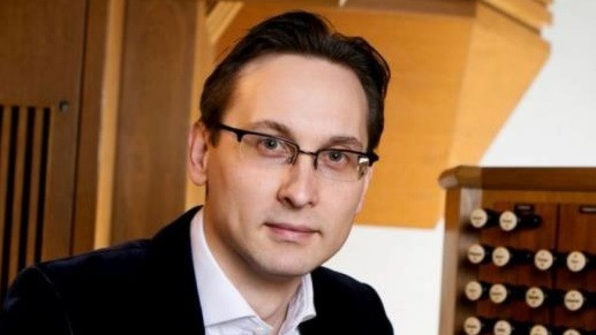 Domorganist Tobias Aehlig. von privat