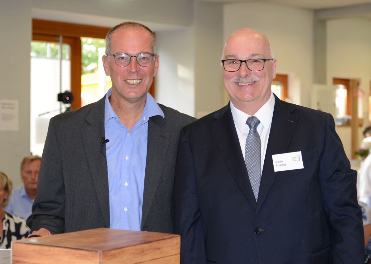Vereinsvorsitzender Guido Preising (rechts) und Festredner Prof. Dr. Markus Köster. von M. Kiyek