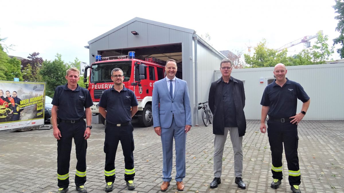 Stellten neuen Feuerwehrstandort vor: Sebastian Stachelscheid, Martin Lauer, Peter Weber, Bernd Sundermann und Christian Hengstebeck (von links). von Sigrid Mynar