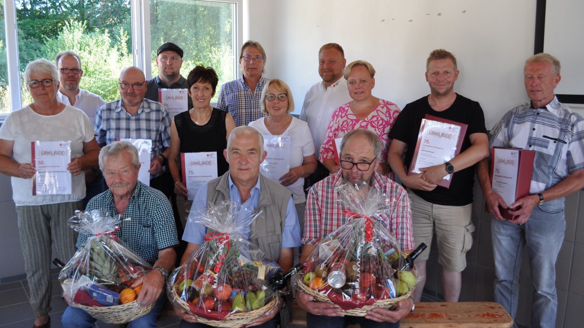 Das DRK zeichnete jetzt zahlreiche treue Blutspender in Drolshagen aus. von privat