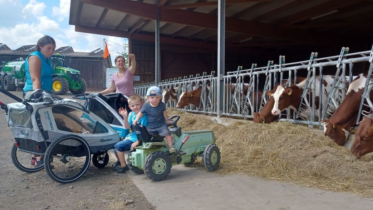 Große und kleine Besucher genossen Einblicke hinter die Kulissen der Landwirtschaft. von privat