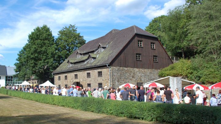 Hunderte Besucher fanden am Wochenende ihren Weg zur Wendener Hütte und feierten ausgelassen beim...