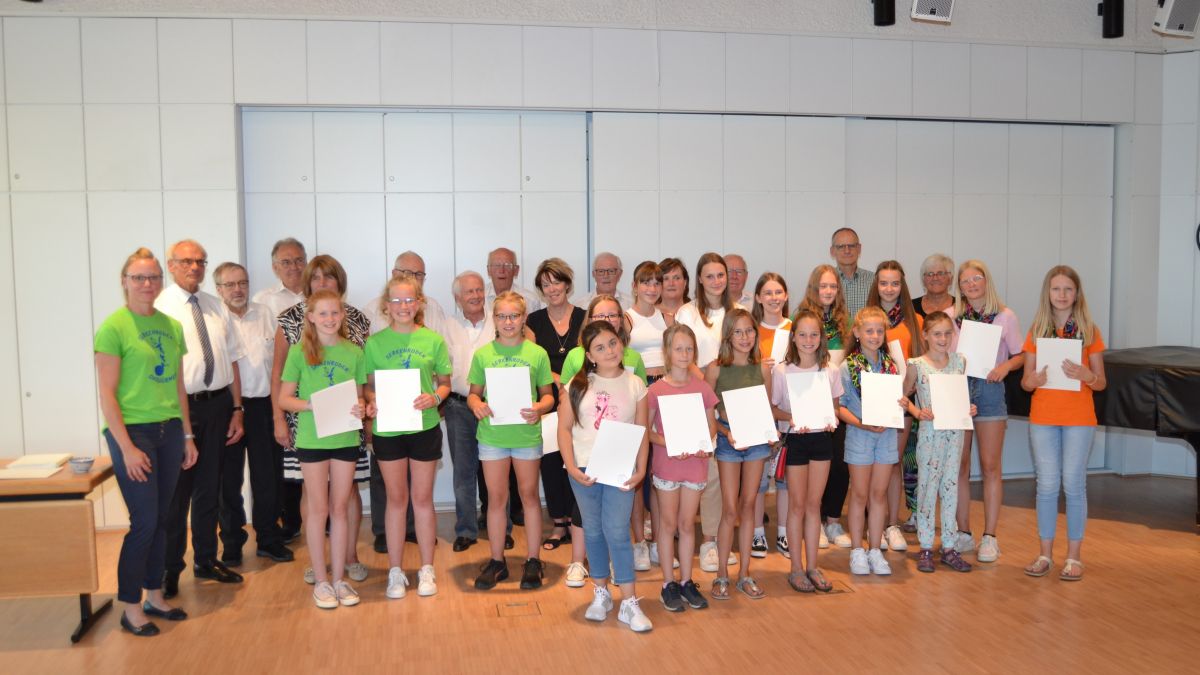 Jung und Alt freuten sich gleichermaßen über die Auszeichnung. von privat