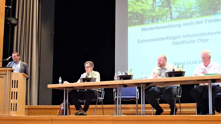 Informierten die Waldbauern: Martin Sellmann, Kristian Jovi, Marc Muckenhaupt und Michael Bieke...
