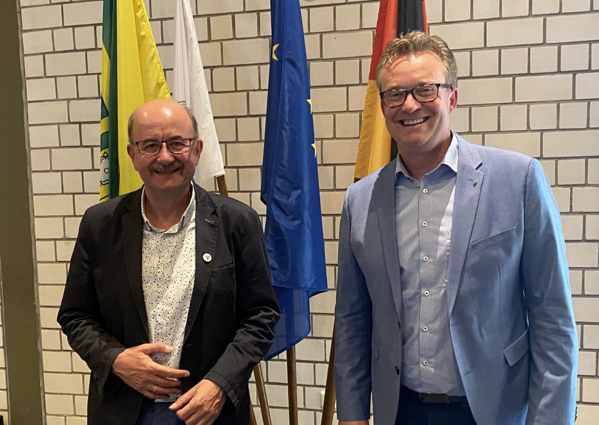 Bürgermeister Tobias Puspas begrüßte als Referenten den  Geschäftsführer der BBWind Projektberatungsgesellschaft, Heinrich Thier. von Hartmut Poggel
