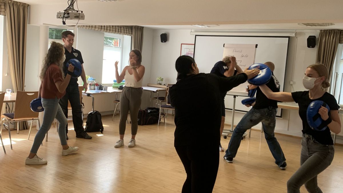Ein Kurs zur Selbstbehauptung und -verteidigung für Frauen fand jetzt in Meggen statt. von privat