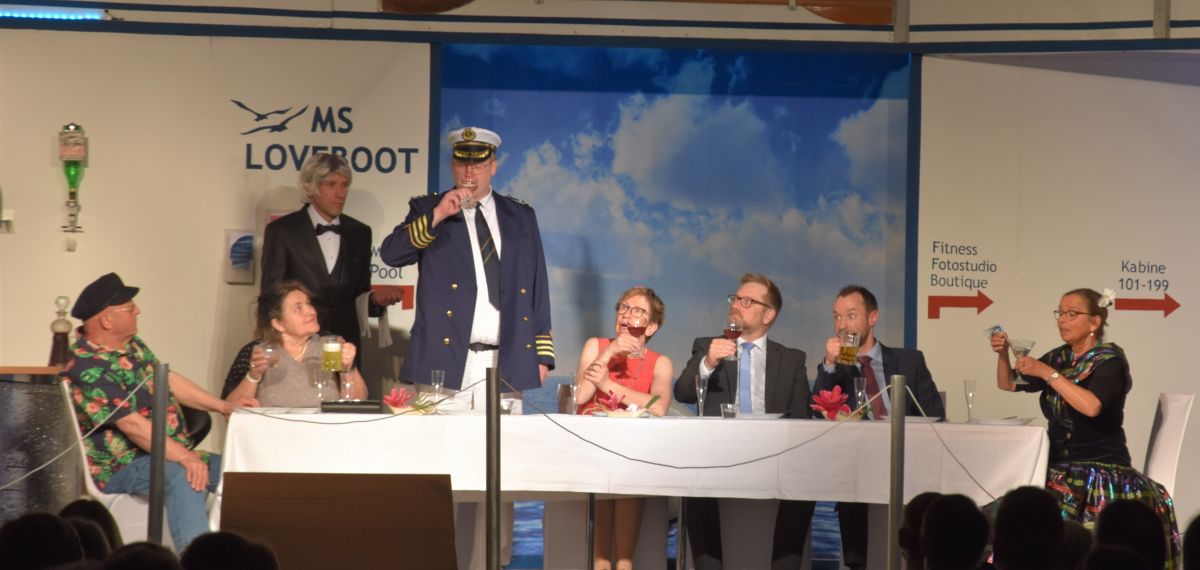 Hereinspaziert: Das Loveboat der Sauerländer Volksbühne sticht in See. von Nicole Voss