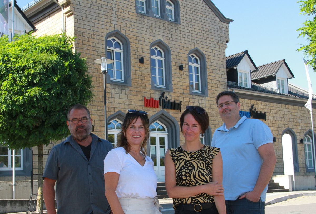 Freuen sich auf einen Kartoffelmarkt, der sich so vielseitig wie nie zuvor präsentiert: (v.l.) Rolf Schauerte, Gaby Selbach, Antonia Krihl und Bernhard Schneider. von Kerstin Sauer