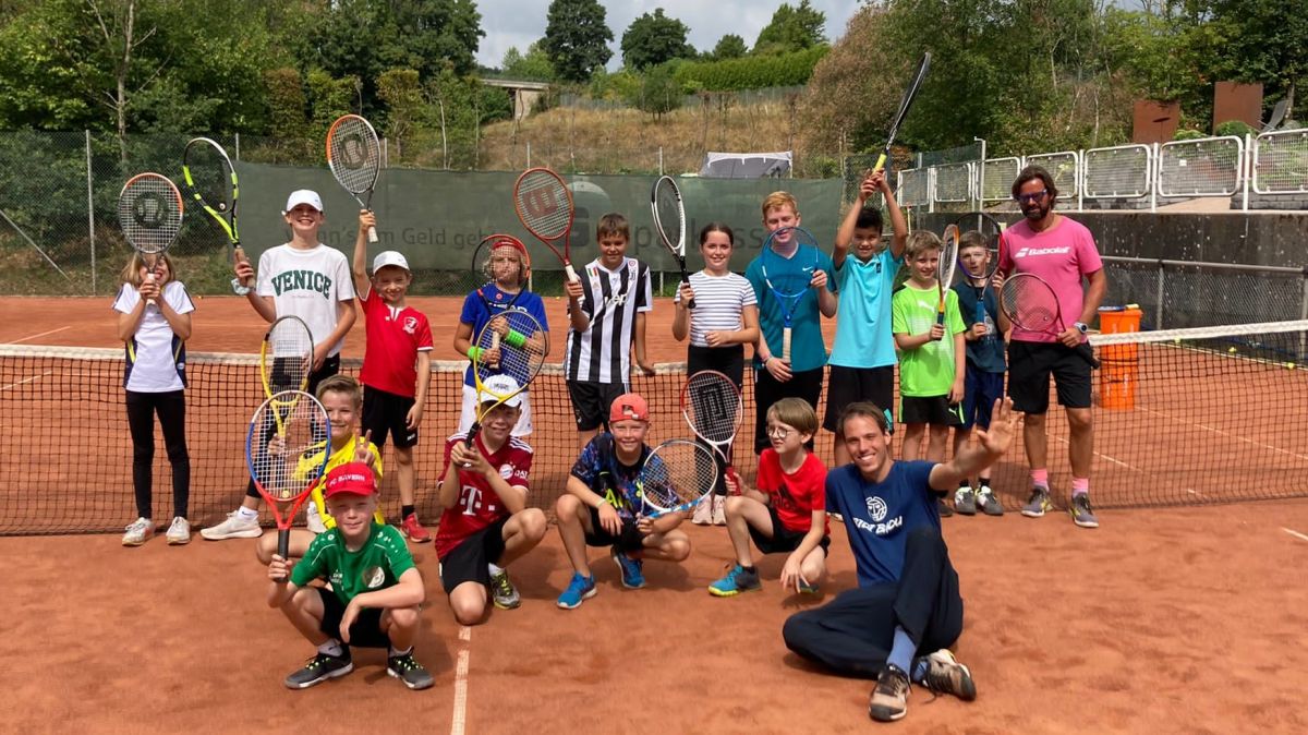 Der Tennisnachwuchs des TV Rosenthal war mit Eifer am Ball. von privat