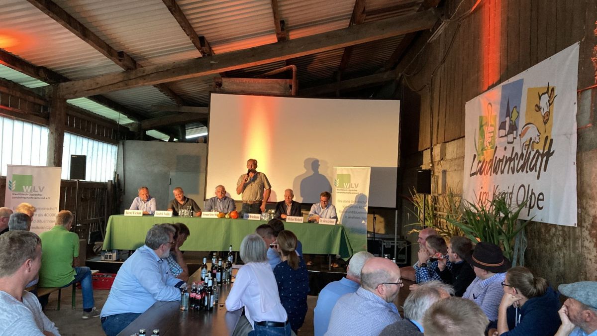 Auf dem Hof Belke in Niederhelden trafen sich die Landwirte zur Diskussion. von privat
