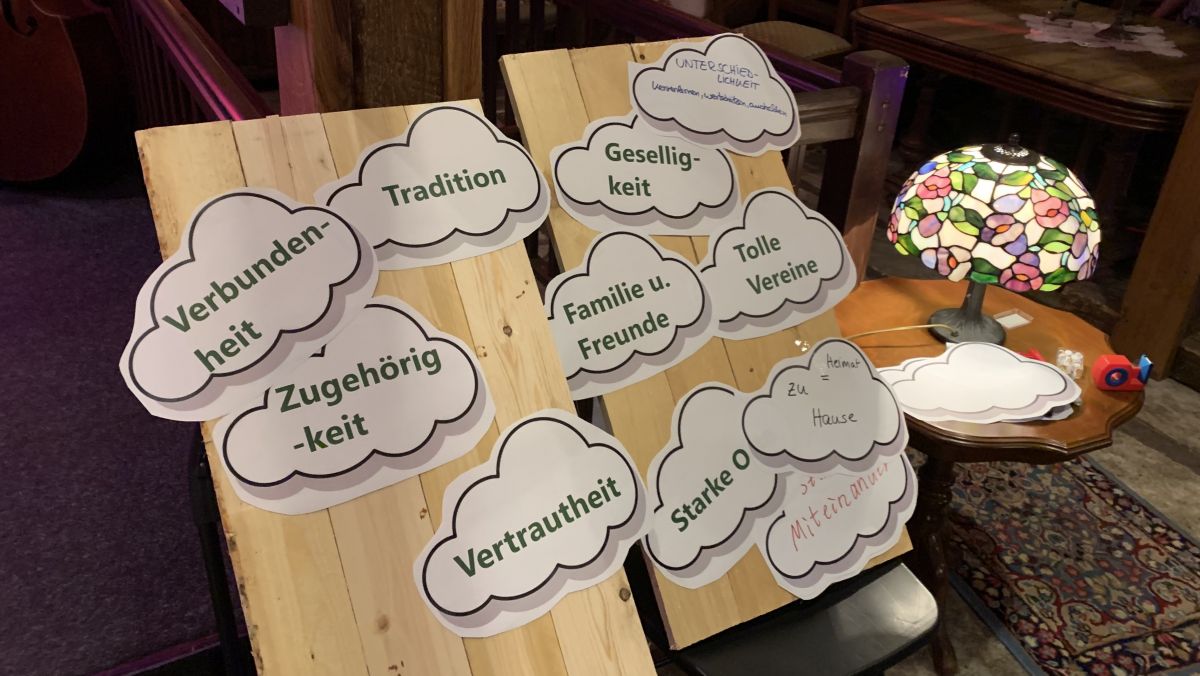 Der Heimat-Preis Kirchhundem wurde zuletzt im Schrabben Hof verliehen. von Christine Schmidt