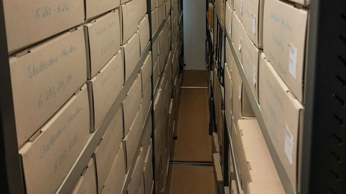 Zum Westfälischen Hansetag in Attendorn am 10. und 11. September bietet das Stadtarchiv Attendorn erstmals Archivführungen und Präsentationen zur Stadtgeschichte an. von Hansestadt Attendorn