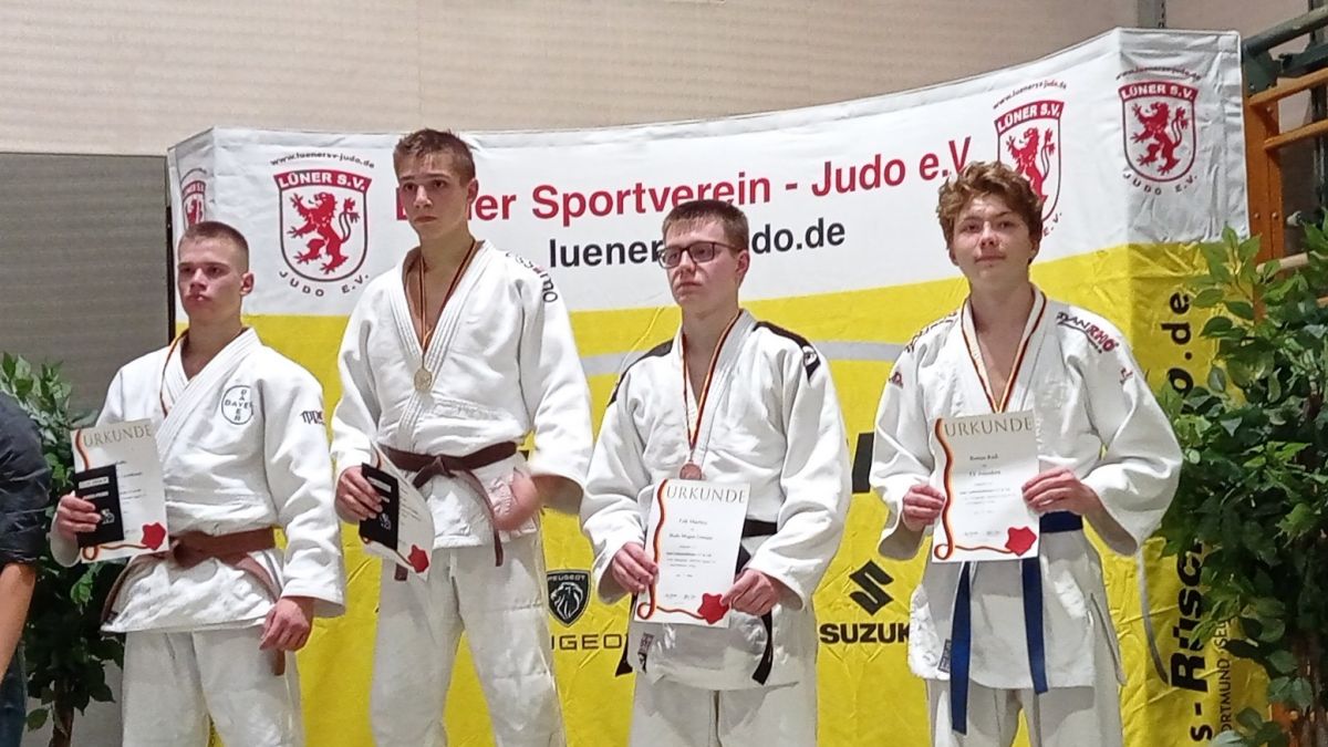 Roman Rudi (rechts im Bild) holte sich den 3. Platz beim Landesturnier im Judo. von privat