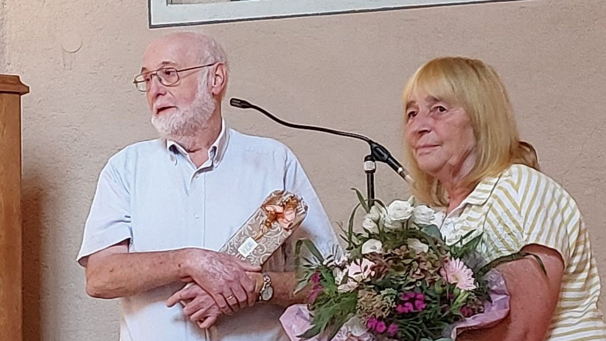 Mit ein wenig Wehmut wurde das Ehepaar Barbara und Wolfgang Elsaeßer von der Attendorner Gemeinde verabschiedet. von Karl-Hermann Ernst