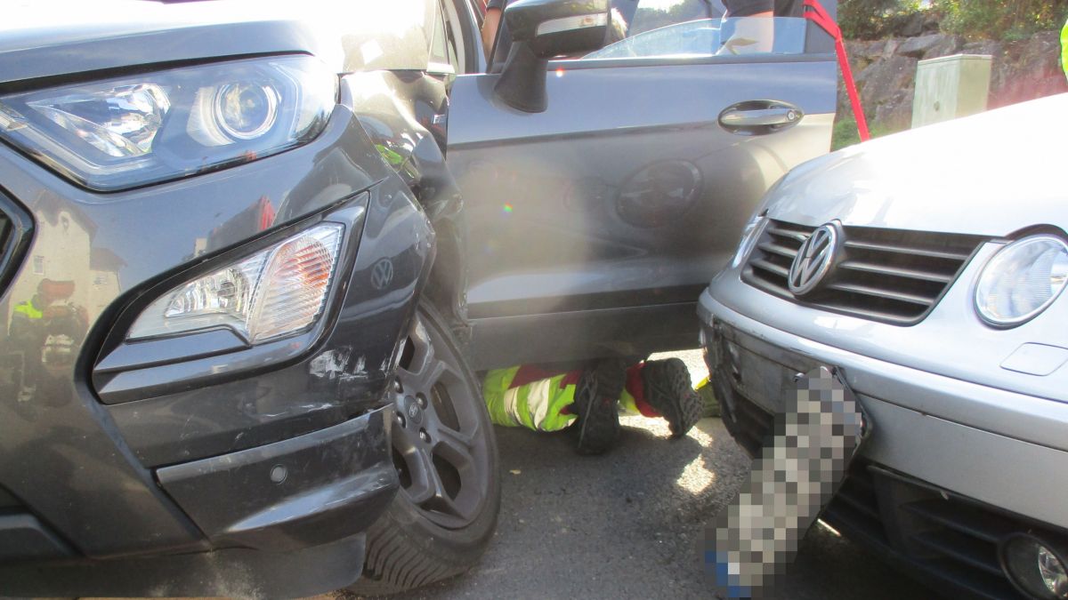 Bei einem Verkehrsunfall in Dünschede verletzten sich am Dienstag, 13. September, zwei Menschen. von Kreispolizeibehörde Olpe