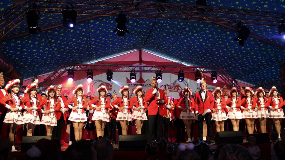 Der Große Wendsche Galaabend hat anlässlich des BWK-Kongresses im Festzelt an der Wagenbauhalle in Schönau stattgefunden. von Lorena Klein